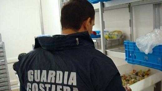 Oristano, sequestrati quasi 200 chili di pesce in due ristoranti: multe per i titolari