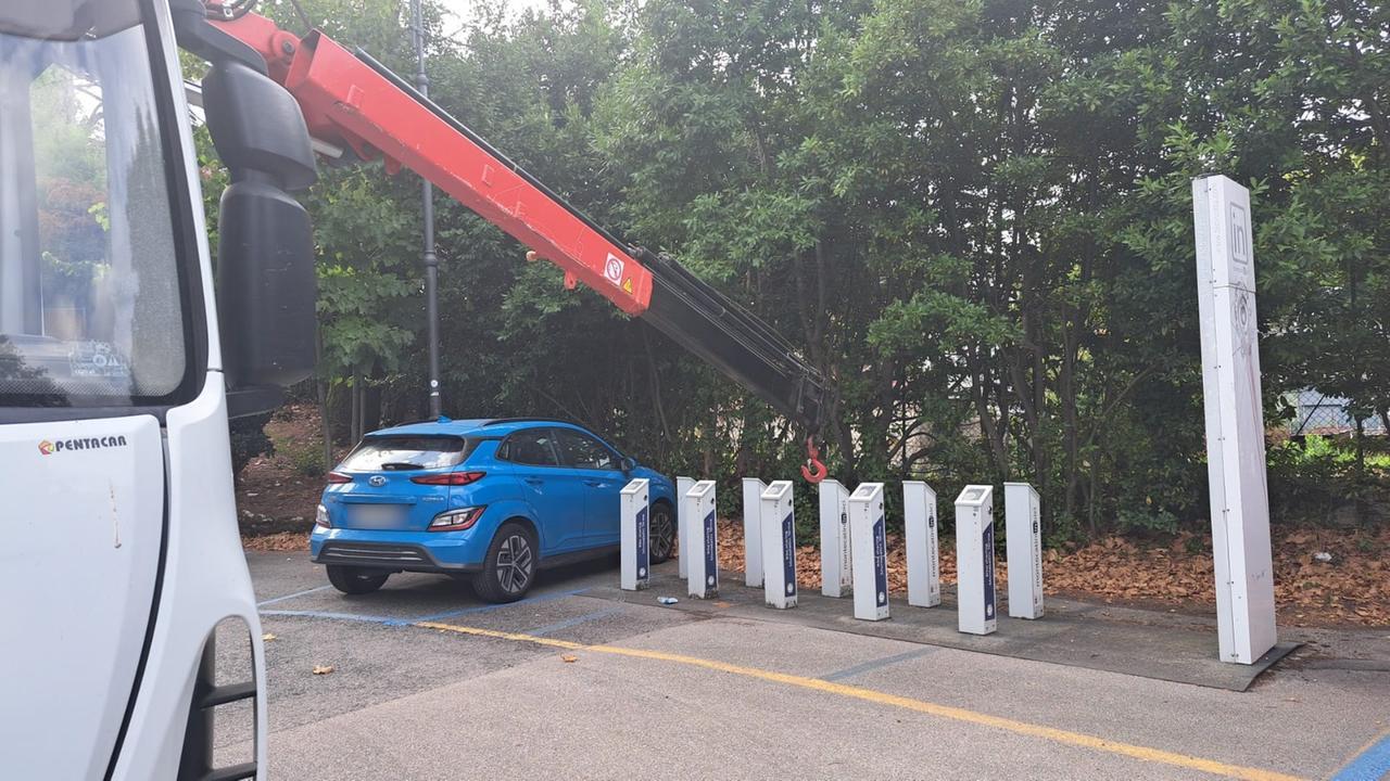 Bike sharing addio dopo 10 anni. Rimosse le colonnine di ricarica a Montecatini