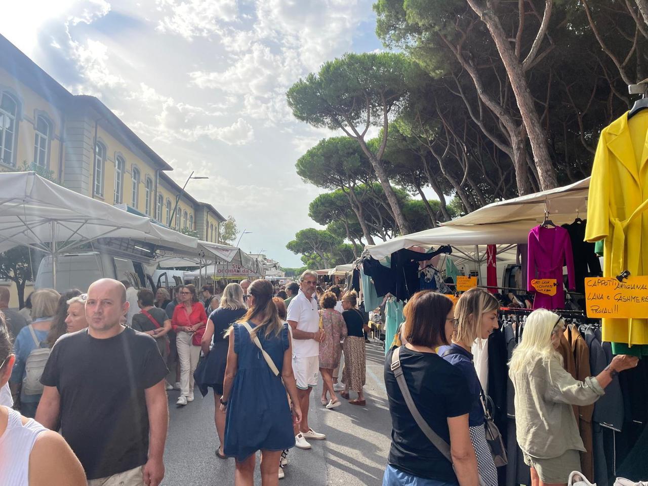 
	I&nbsp;visitatori alla fiera di Sant&rsquo;Ermete ieri mattina prima della sospensione causa maltempo

