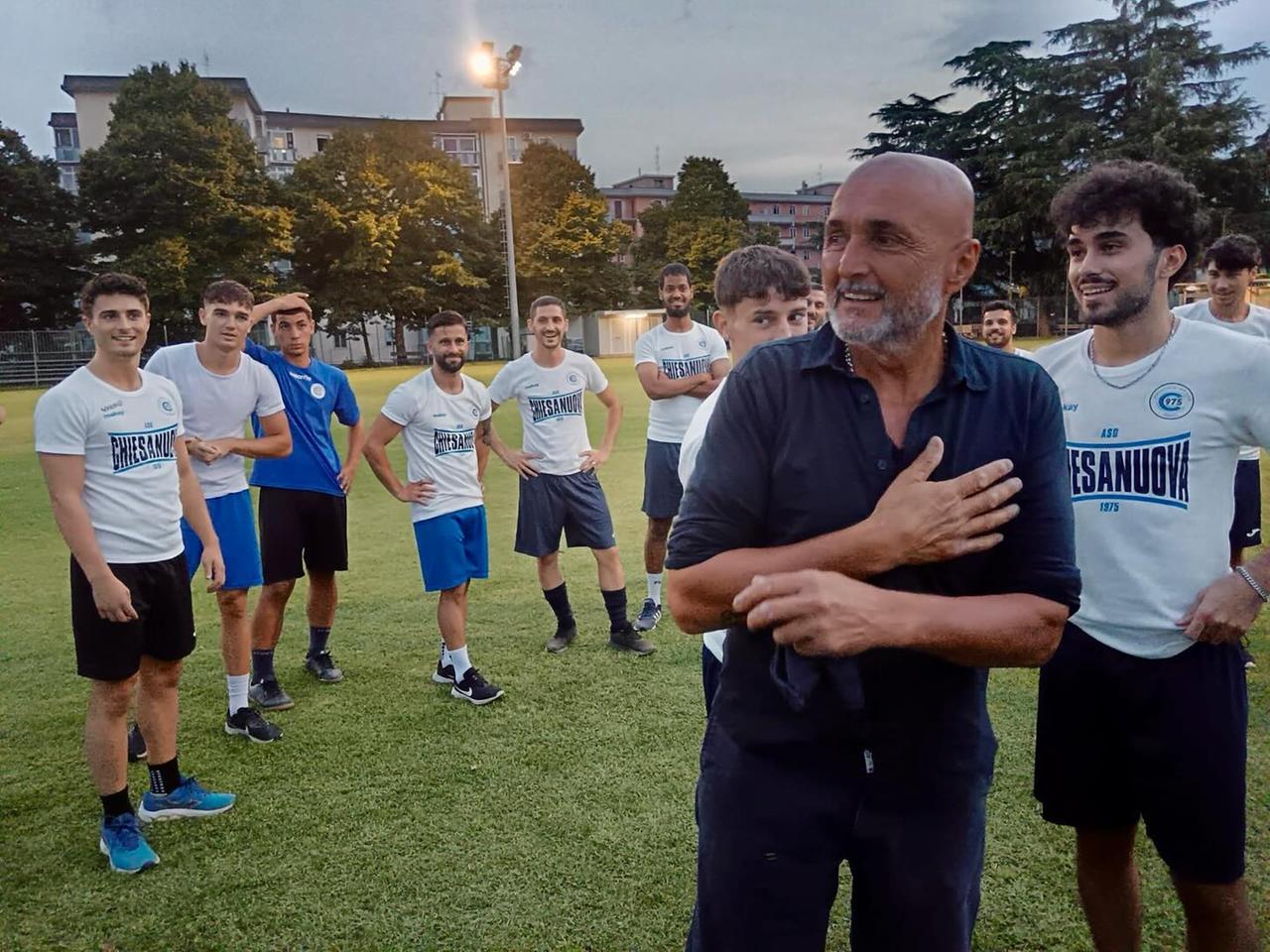 
	Luciano Spalletti coi giocatori del Chiesanuova


