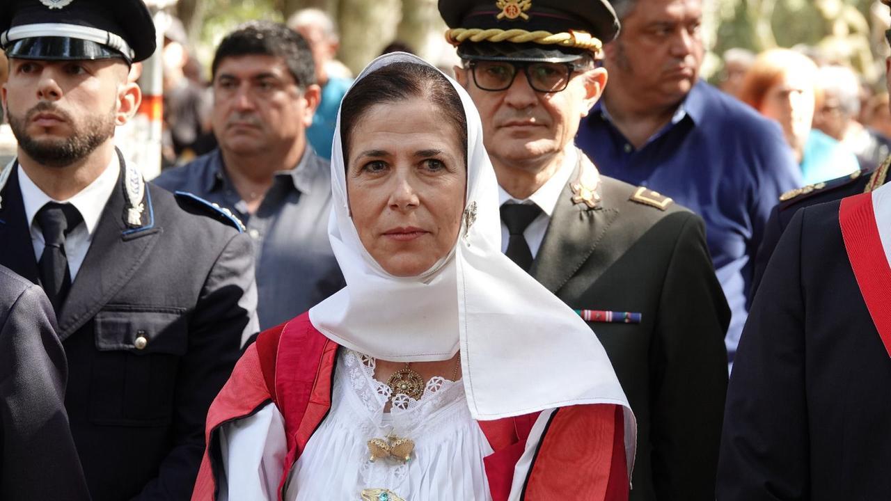 La presidente Todde alla festa del Redentore con il tradizionale abito nuorese
