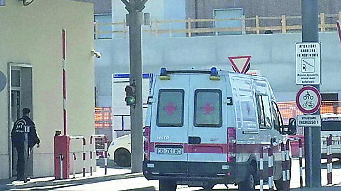 L'ingresso del pronto soccorso dell'ospedale Cisanello di Pisa (foto archivio Muzzi)