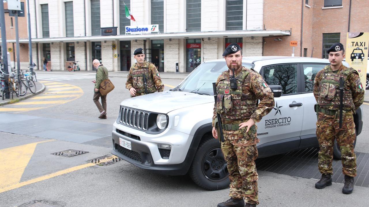 La zona rossa sarà prorogata: «In stazione reati in calo grazie all’esercito»