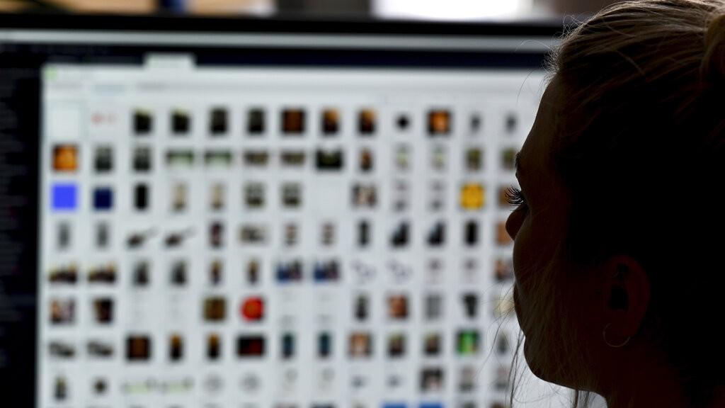 Foto e insulti sessisti, l’amministratore di “Phica.eu” è italiano
