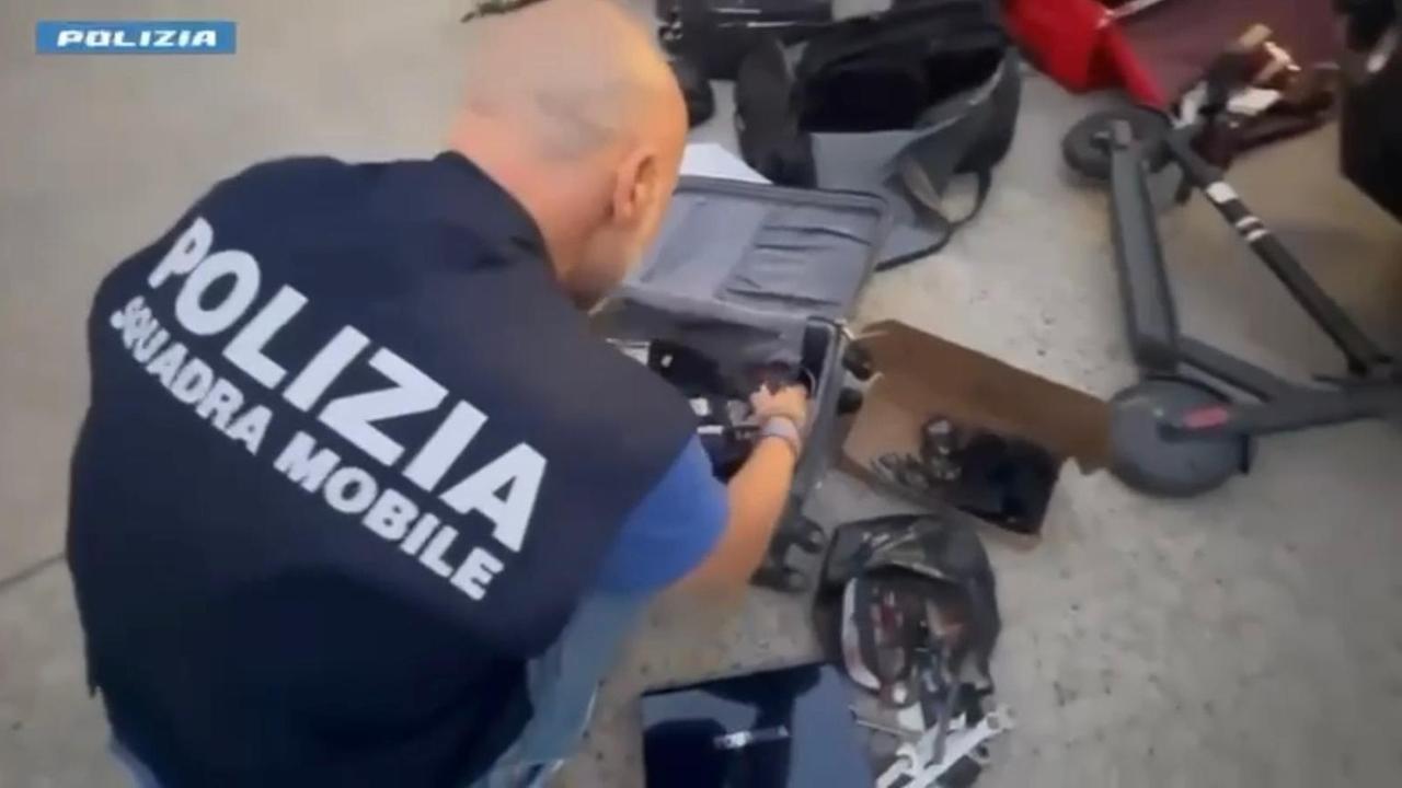 Cagliari, aveva trasformato il pub in un deposito di merce rubata: sorpreso un pregiudicato