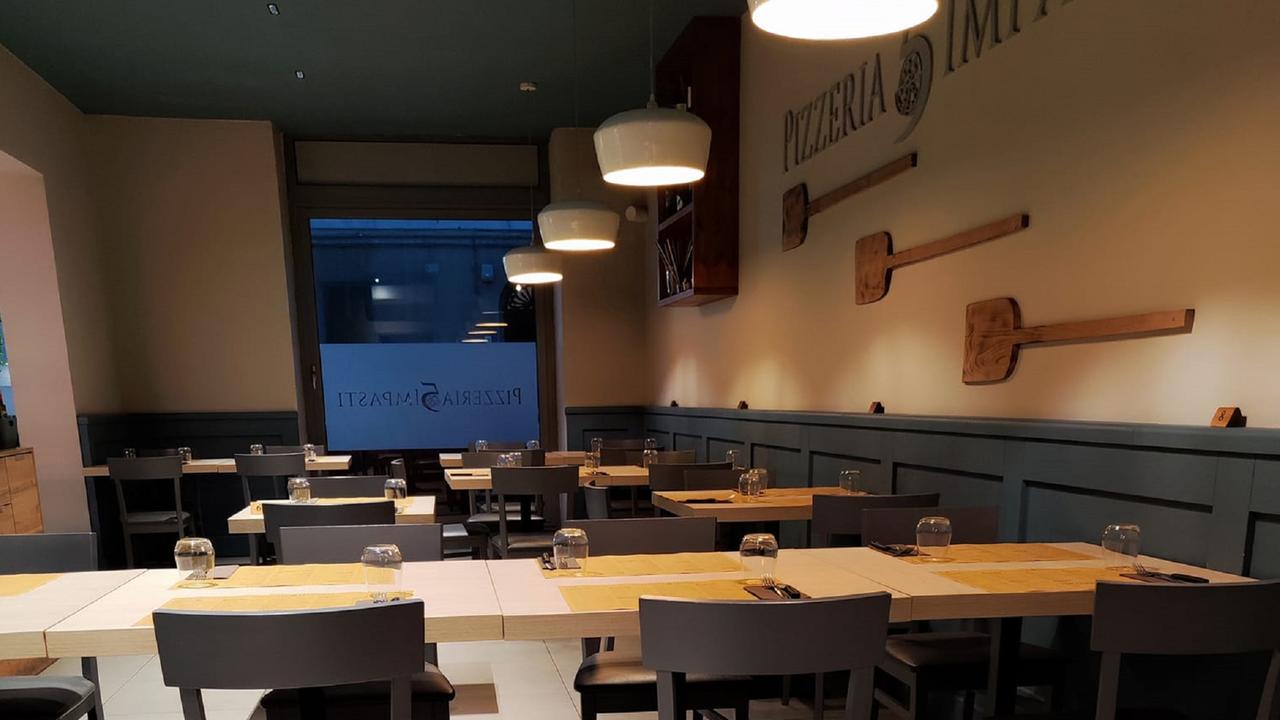 La sala della pizzeria "5 Impasti" di via de Larderel (foto d'archivio)