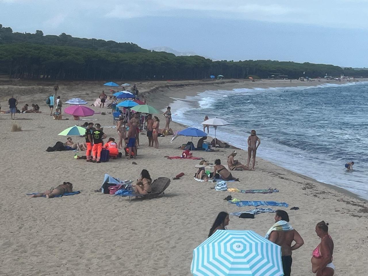 Ha un malore in mare a Orosei: salvato da un paracadutista di Bultei