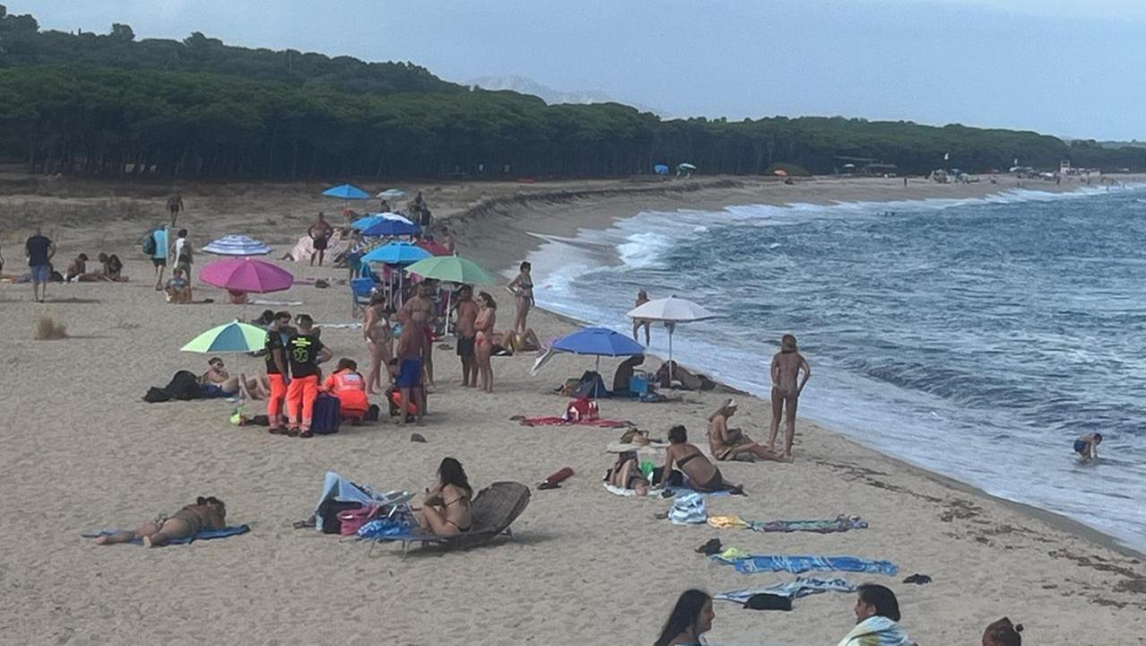 Ha un malore in mare a Orosei: salvato da un paracadutista di Bultei