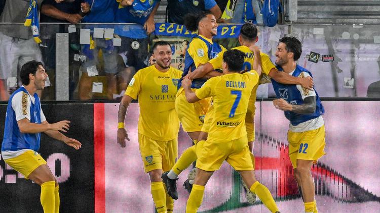 Schiavi esulta dopo il gol allo Spezia