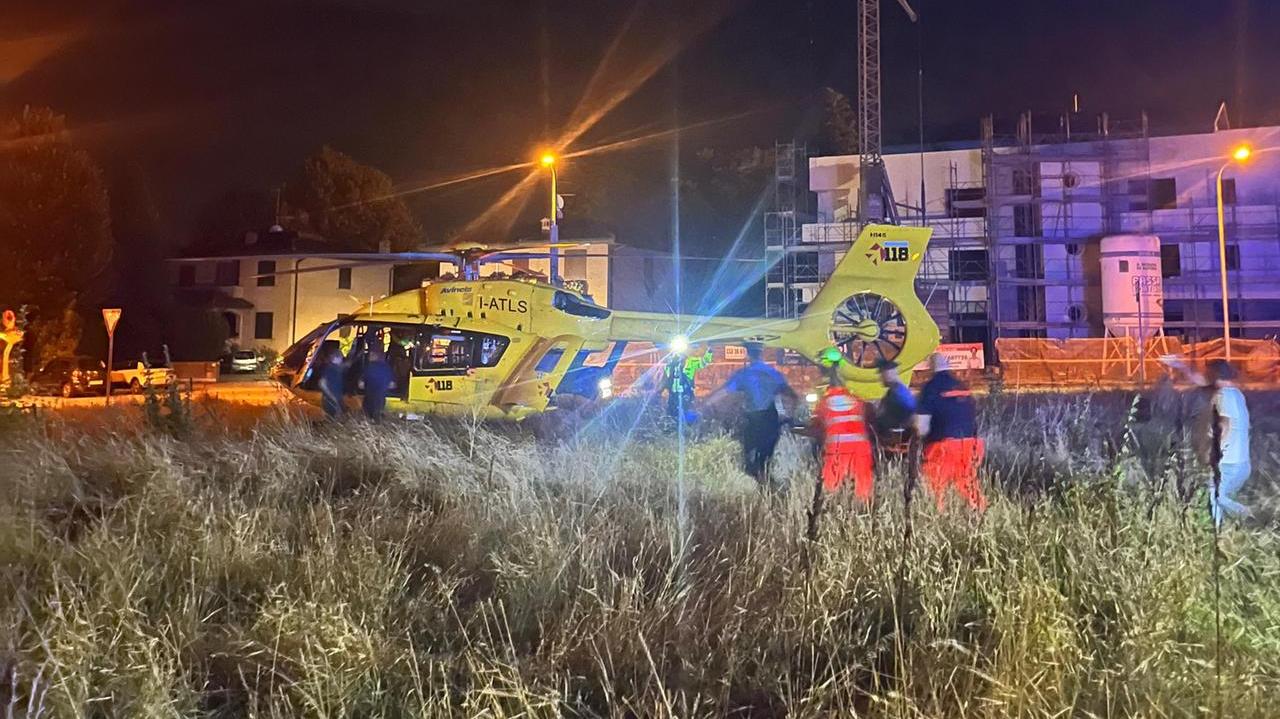 L'intervento dell'elisoccorso a Castelnuovo