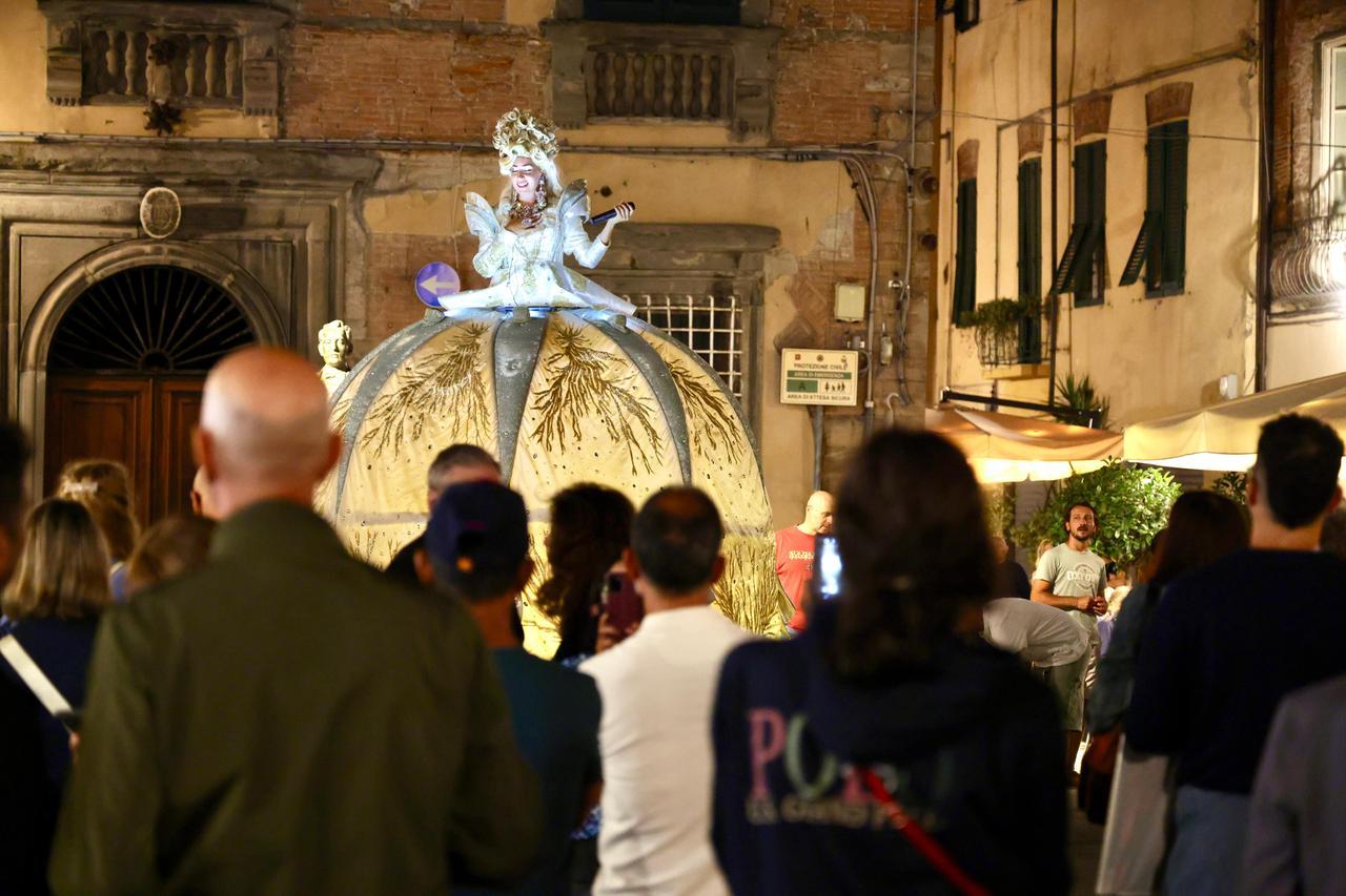 Lucca e la Notte Bianca, migliaia di persone in centro