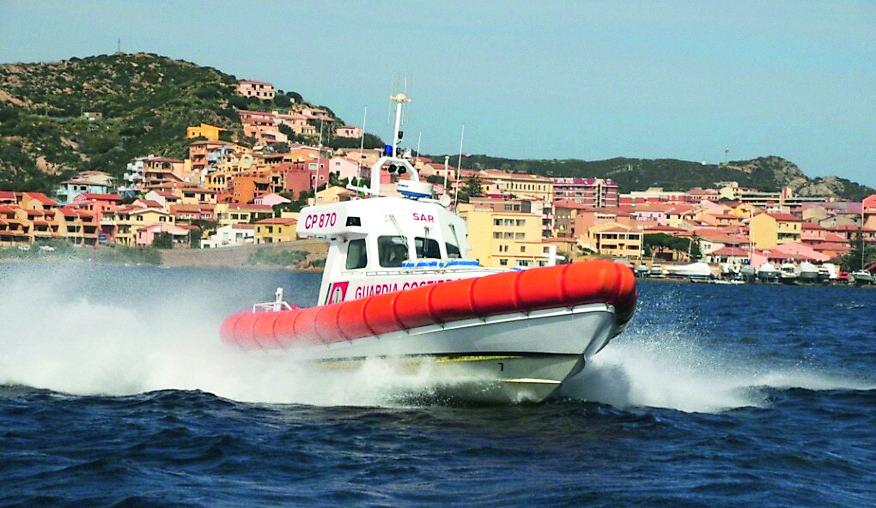 Lo skipper che ha portato l’influencer nella cala di Caprera se la caverà con 200 euro di multa