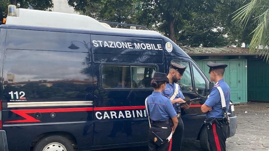 Carabinieri in piazza Garibaldi (foto d'archivio)