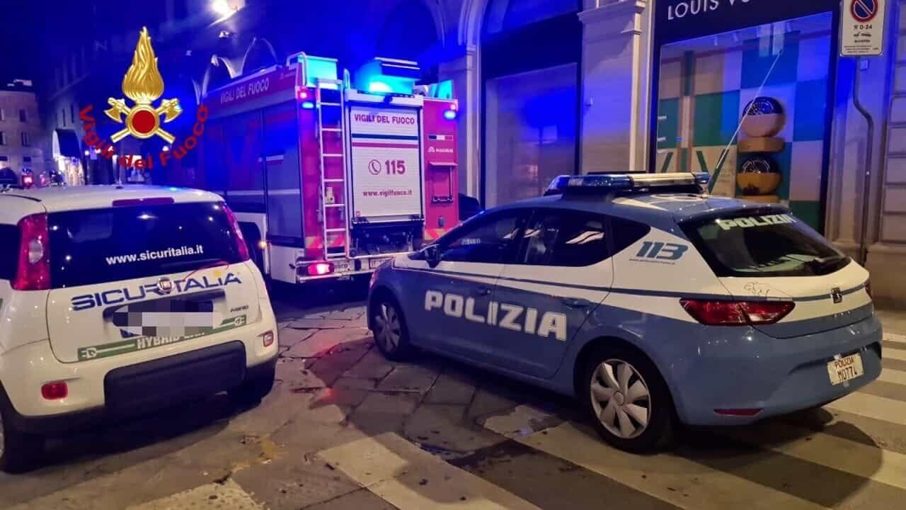 
	L'intervento di polizia e vigili del fuoco dopo il furto


