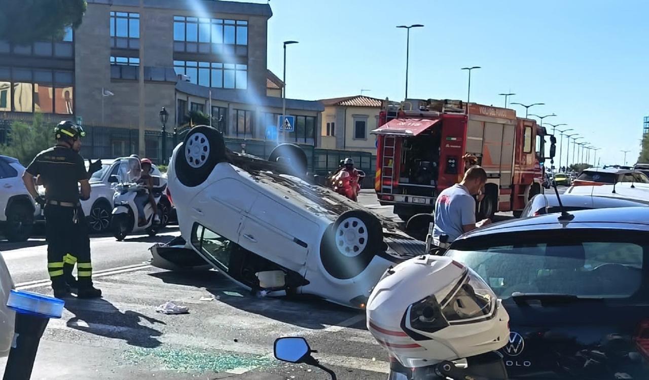 
	L'incidente sul viale Italia (foto Alessandro Perullo)

