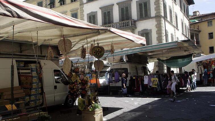 Pescia, Palio e fiera di auto. Il mercato del sabato trasloca in piazza Anzilotti