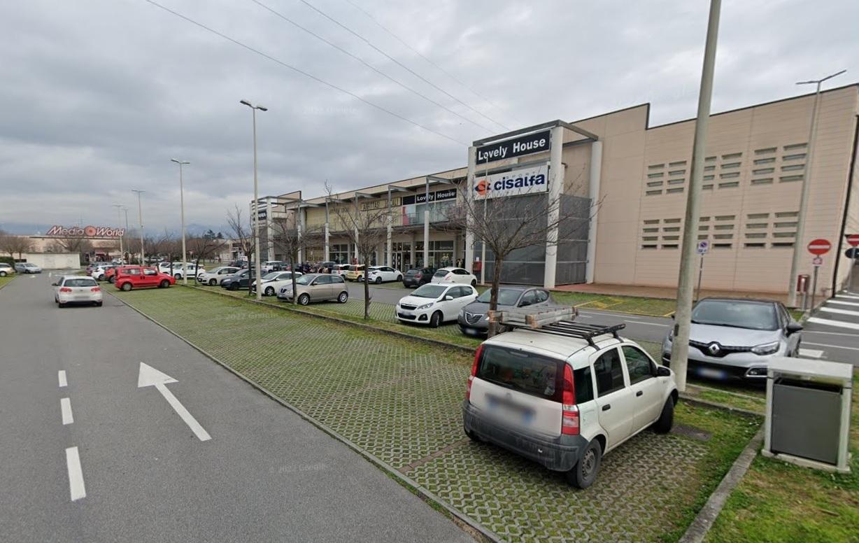 Lucca, bimbo di otto anni investito in un parcheggio