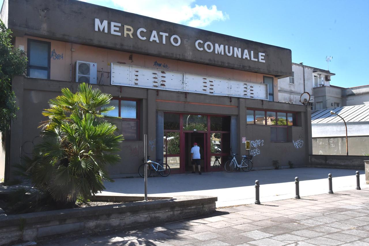 Il Comune accorpa i due mercati civici per risparmiare