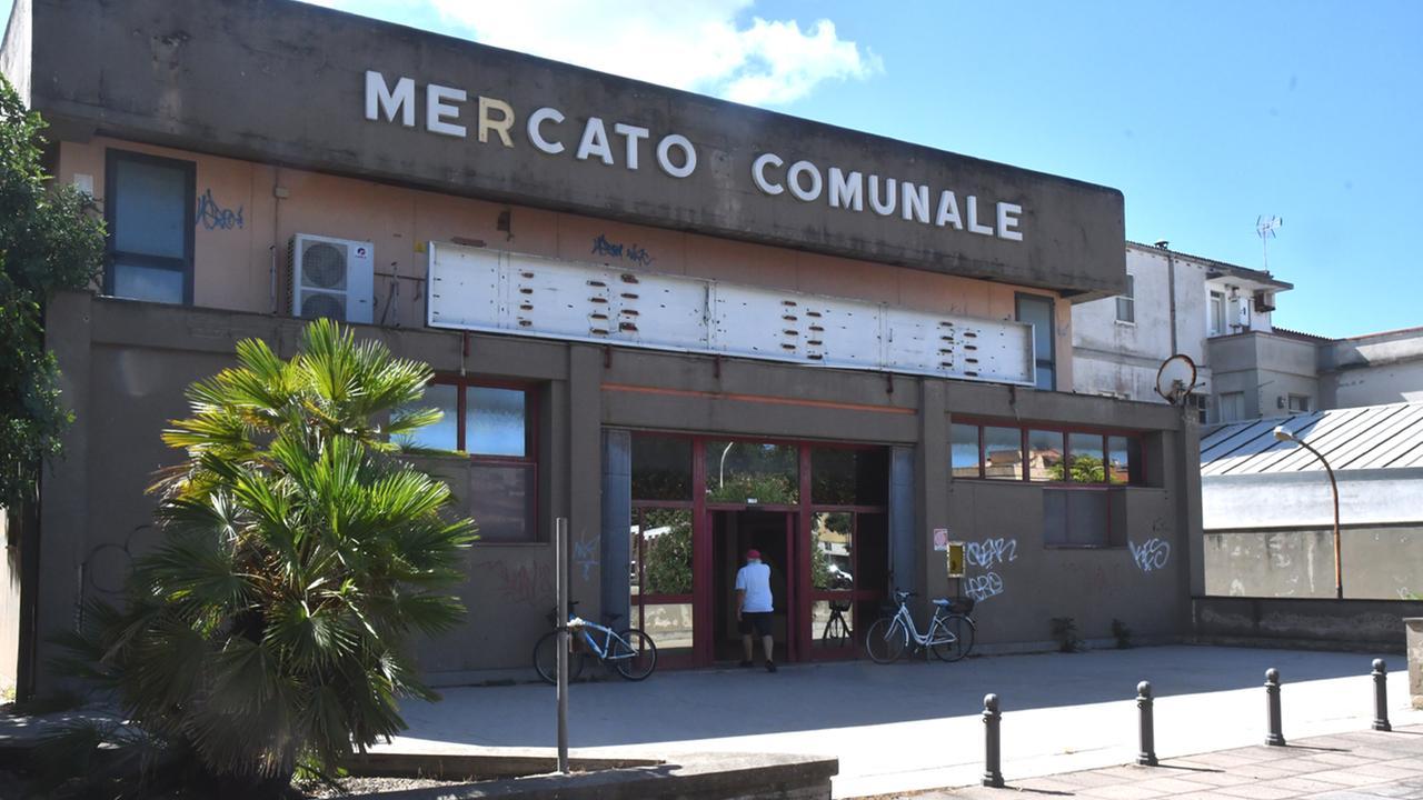 Il Comune accorpa i due mercati civici per risparmiare