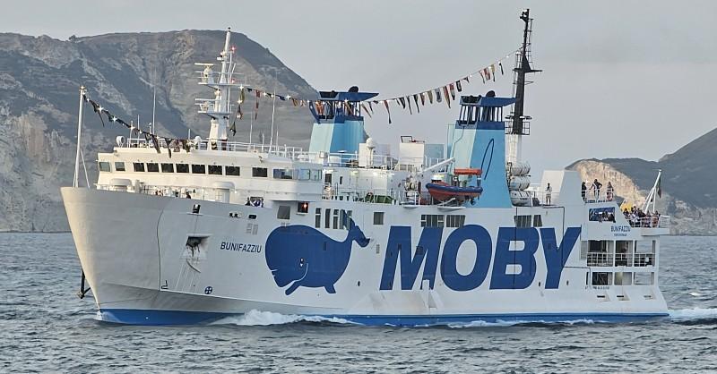 Trasporti marittimi Sardegna-Corsica, Moby cambia nave