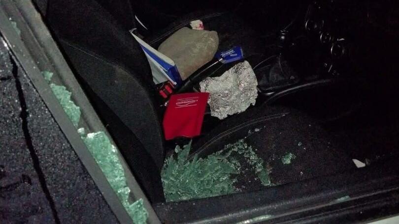 Una delle auto finite nel mirino dei vandali