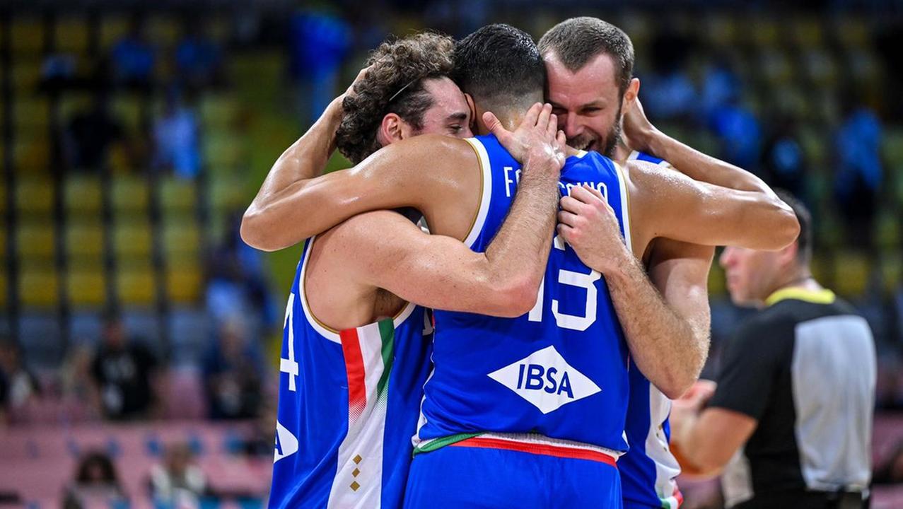 San Simone fa felice l'Italbasket, ma il gioco va a singhiozzo: cosa non funziona e il fattore "Poz"