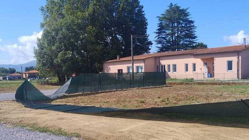 Asilo Borgonuovo, i genitori: «Recinzione giù dopo il temporale»<br>