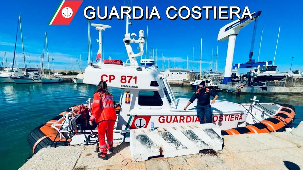 Operaio colpito da una scossa elettrica mentre lavora: soccorso dalla Guardia costiera