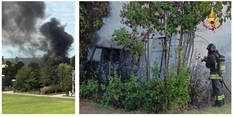 Brucia un furgone a Gavassa: vigili del fuoco al lavoro
