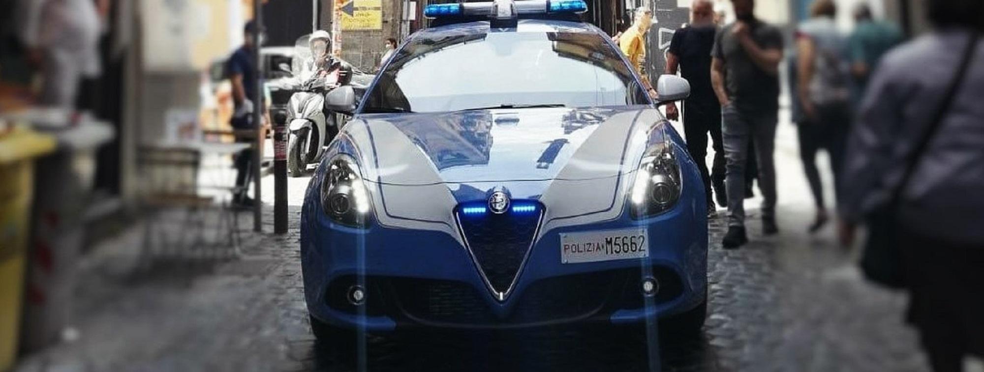 Una volante della polizia di Stato (foto d'archivio)