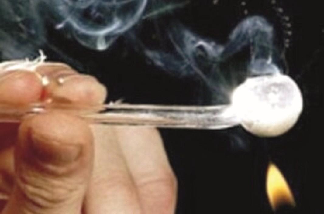 Crack, anche a Modena pipe gratis: le distribuisce Ausl per «prevenire malattie infettive e overdose»