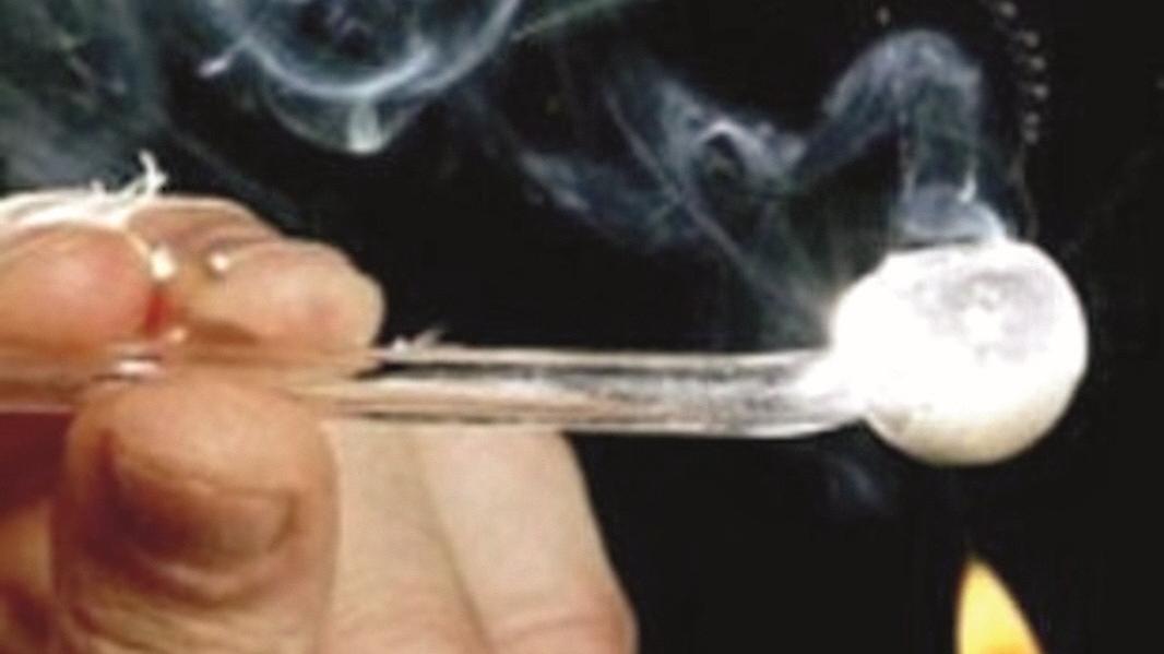 Crack, anche a Modena pipe gratis: le distribuisce Ausl per «prevenire malattie infettive e overdose»