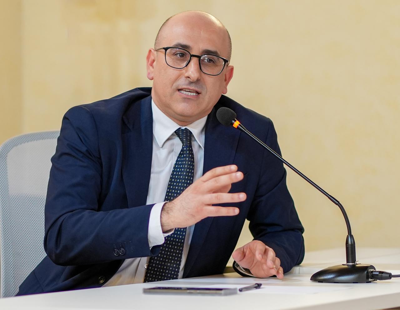 
	Il sindaco di Nuoro Emiliano Fenu

