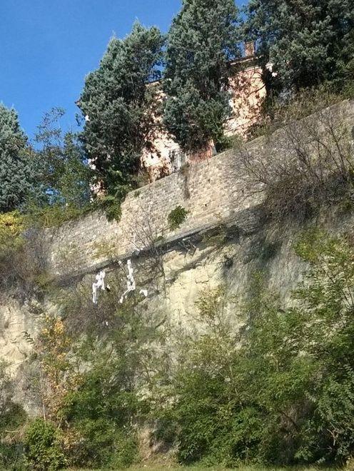 Pattume sulle mura del castello 