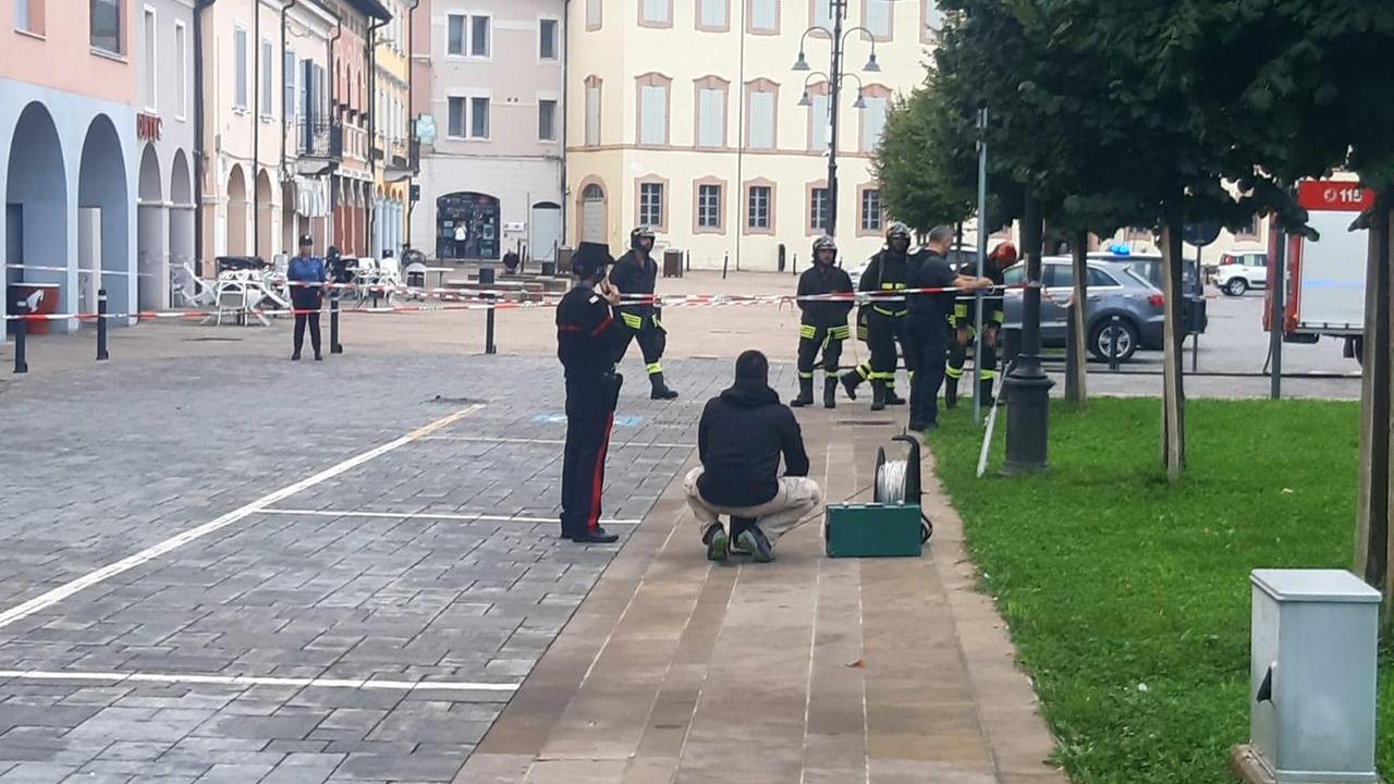 Reggiolo: tentato assalto con l’esplosivo al bancomat, ma arrivano i carabinieri. Ladri in fuga e operazione di disinnesco con gli artificieri