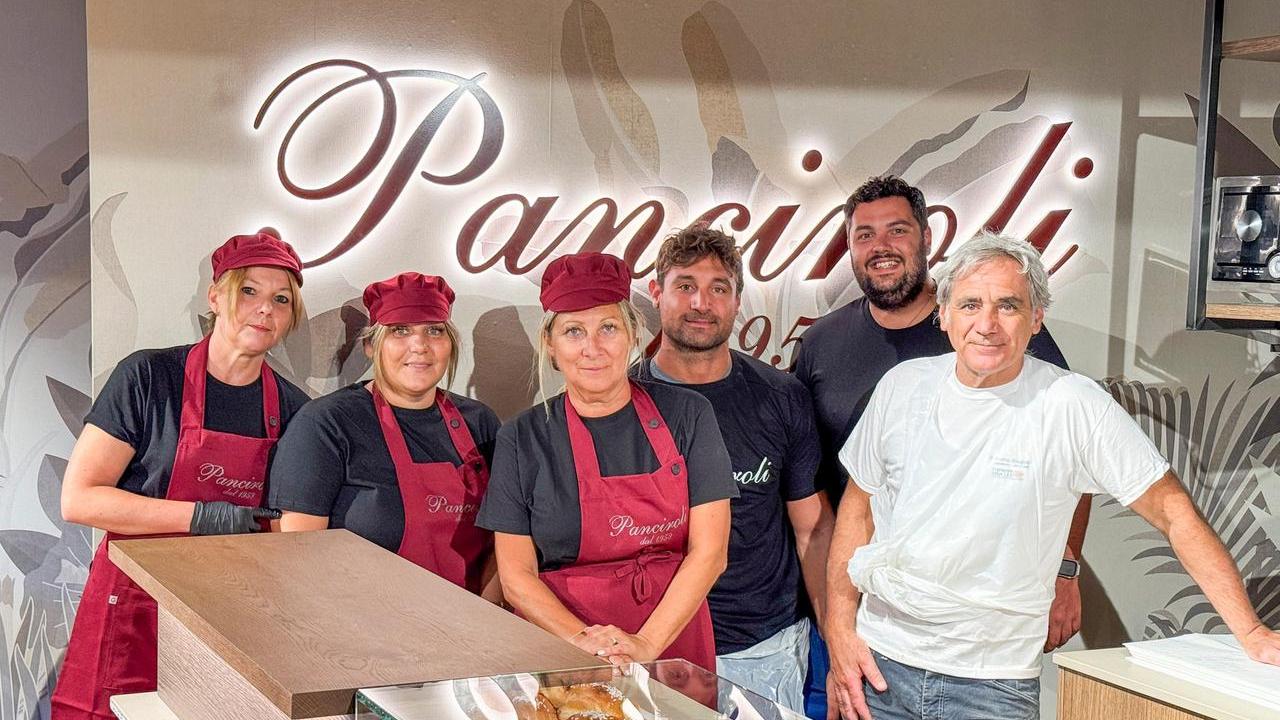 Soci e dipendenti del Forno Panciroli (Foto di Giuliano Ferrari)