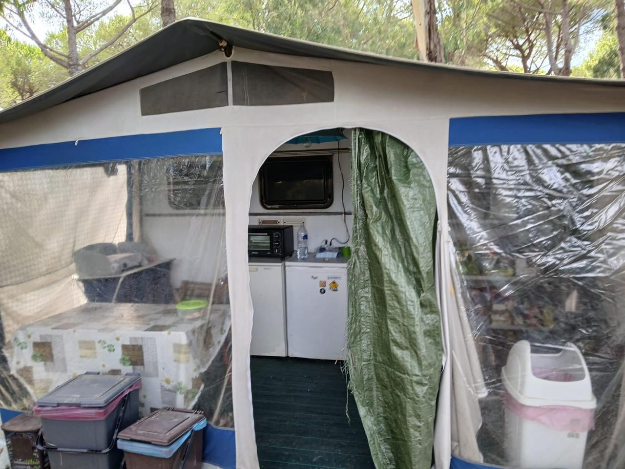 Cecina, in 70 negli alloggi d’emergenza: «Così si vive in una roulotte»