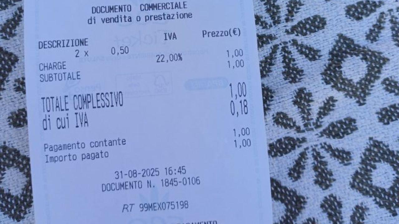 Lo scontrino per la ricarica del cellulare