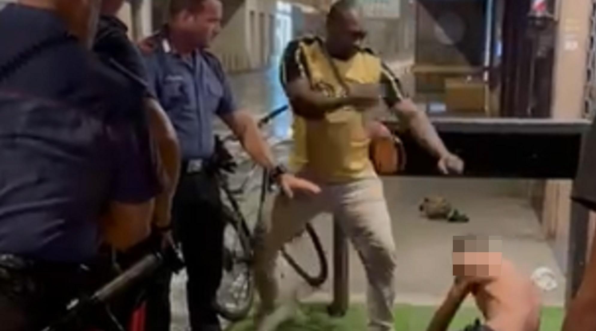 L'intervento del dipendente della pasticceria che ha neutralizzato il ladro