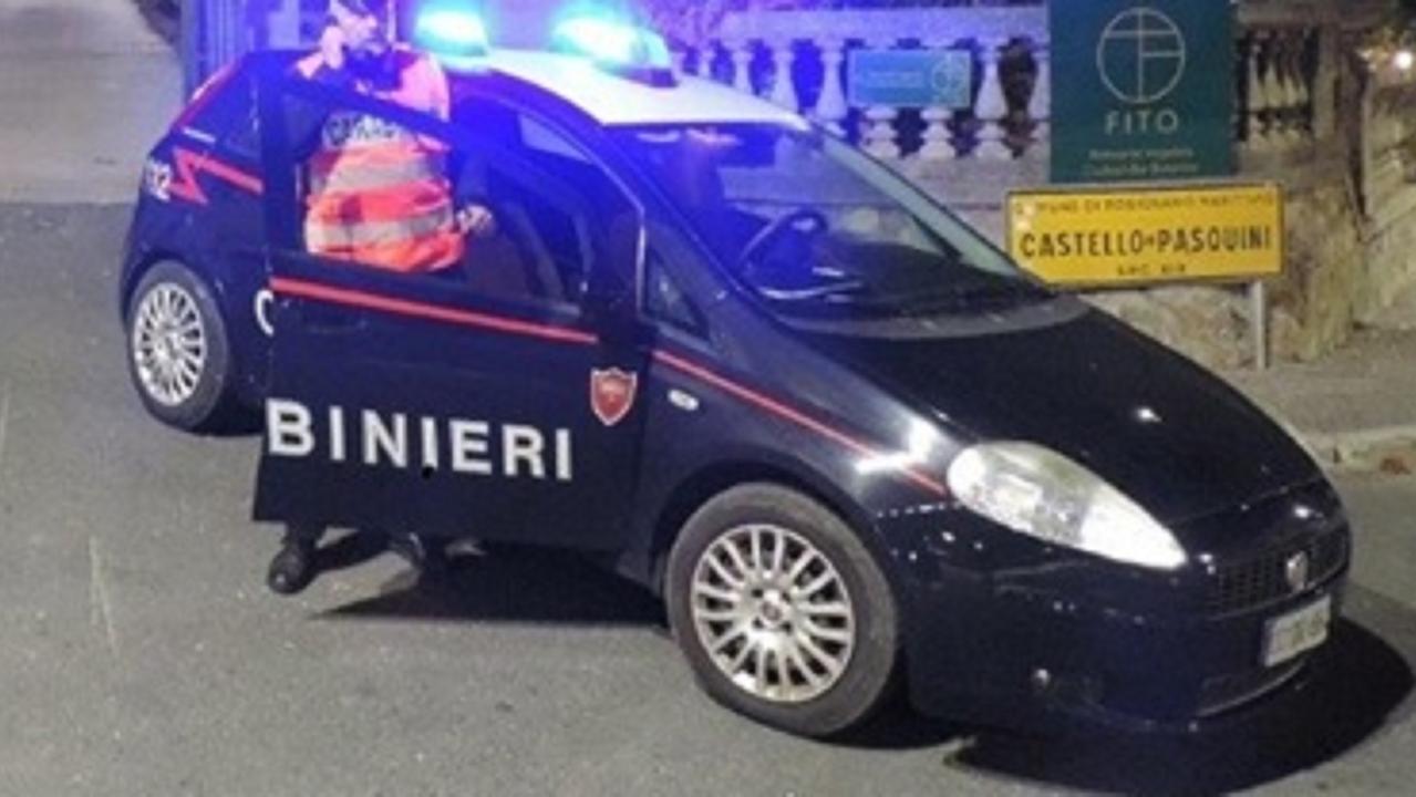 Una pattuglia dei carabinieri (foto d'archivio)
