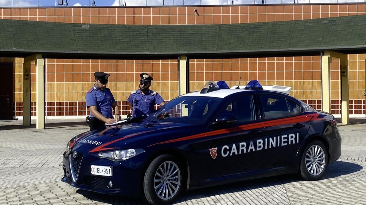 Sul posto i carabinieri e il personale sanitario del 118