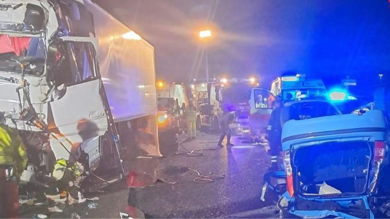 
	Lo schianto in Autostrada (Foto: vigili del fuoco)


