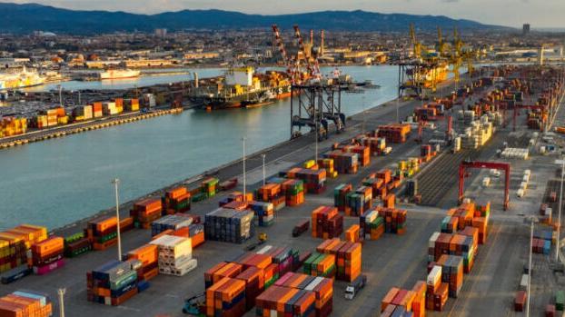 Una veduta sui piazzali della Darsena Toscana