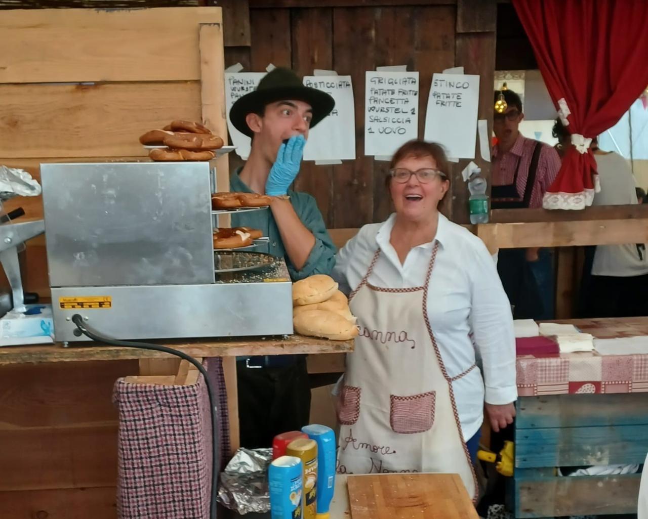 Torna a Castelnovo Monti la Tirol Fest con il Campionato mondiale di lancio dello stinco