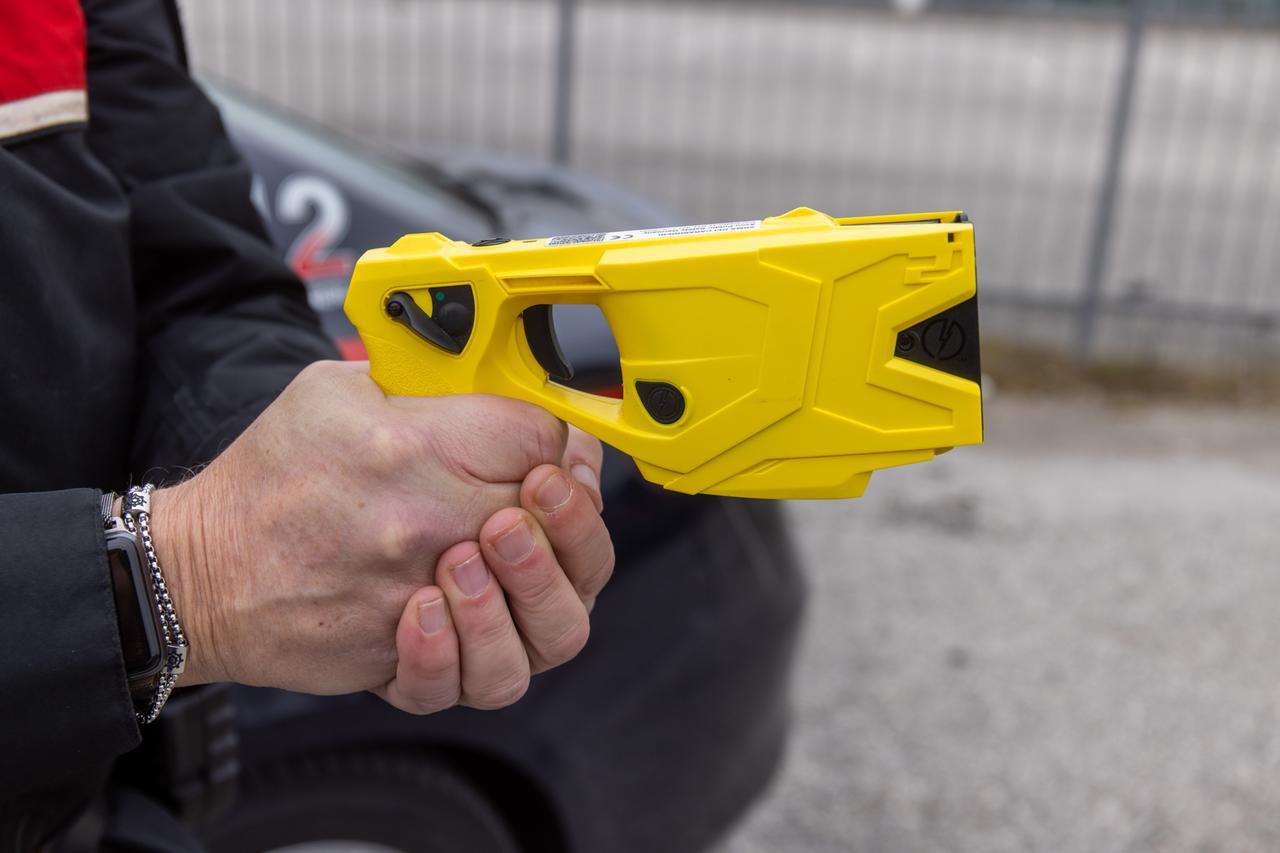 Coppia aggredita da pusher a Ferrara, uomo bloccato col taser e arrestato