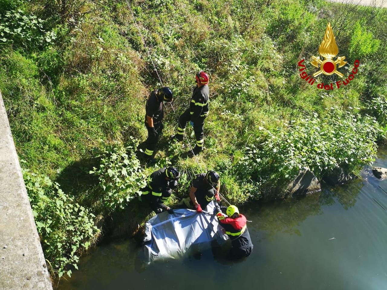 
	Il recupero del cadavere (foto vigili del fuoco)

