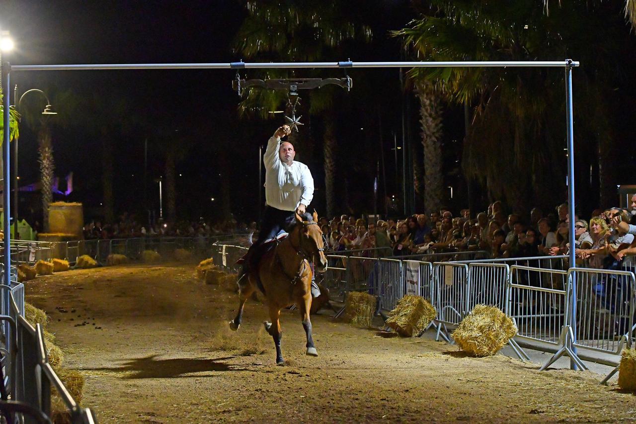 Il Palio della stella sul lungomare di Golfo Aranci: un gran ritorno dopo 10 anni