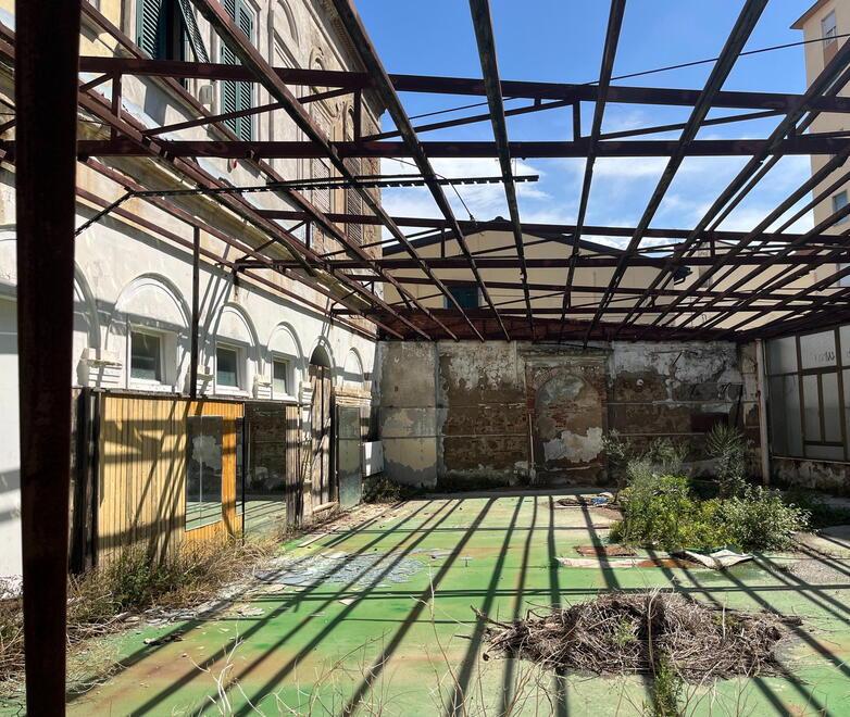 Livorno, giù l’ex sede Aamps in via Bandi: al suo posto un centro di raccolta<br>
