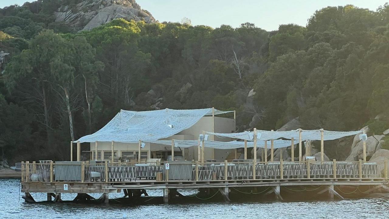 L’ordinanza della capitaneria di porto: «Rimuovete quel pontile»