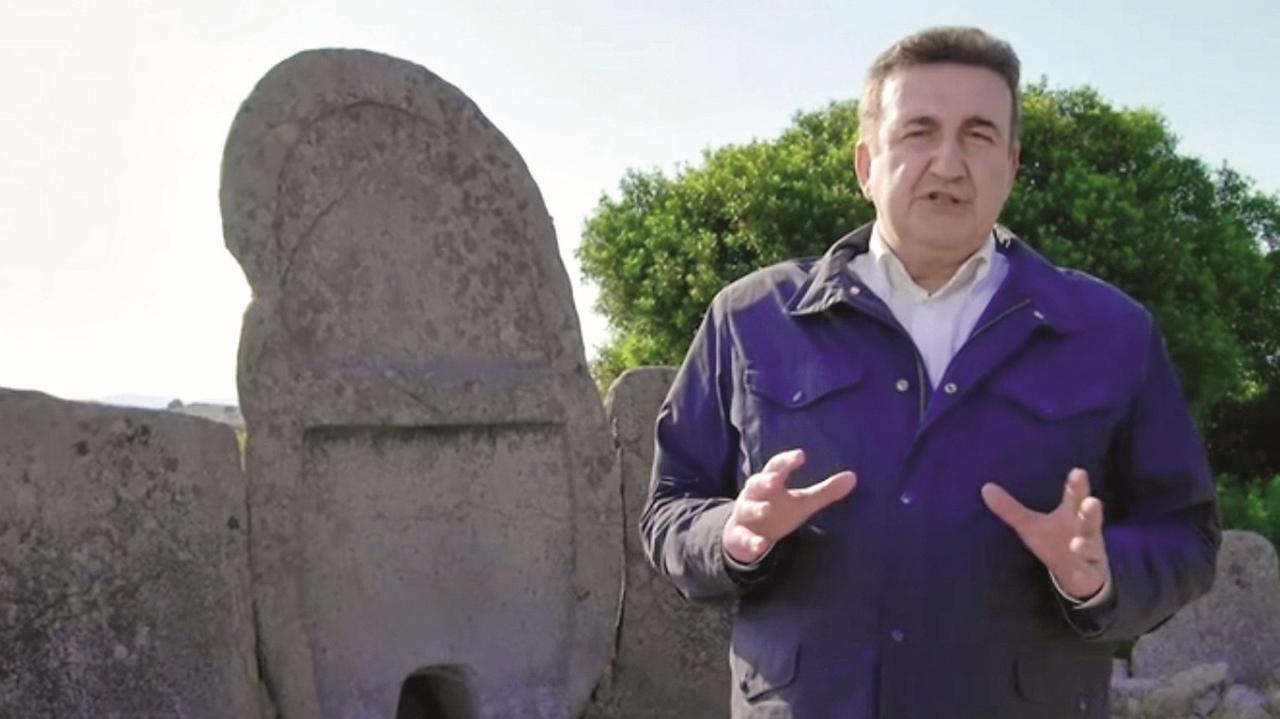 Roberto Giacobbo: «I misteri dell’isola: Shardana, nuraghi e… porcetto»